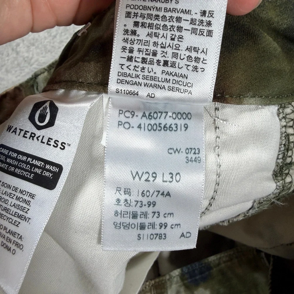 Levi's Premium Cargo Pants Mens 29x30 Green Mossy Camo Gorpcore